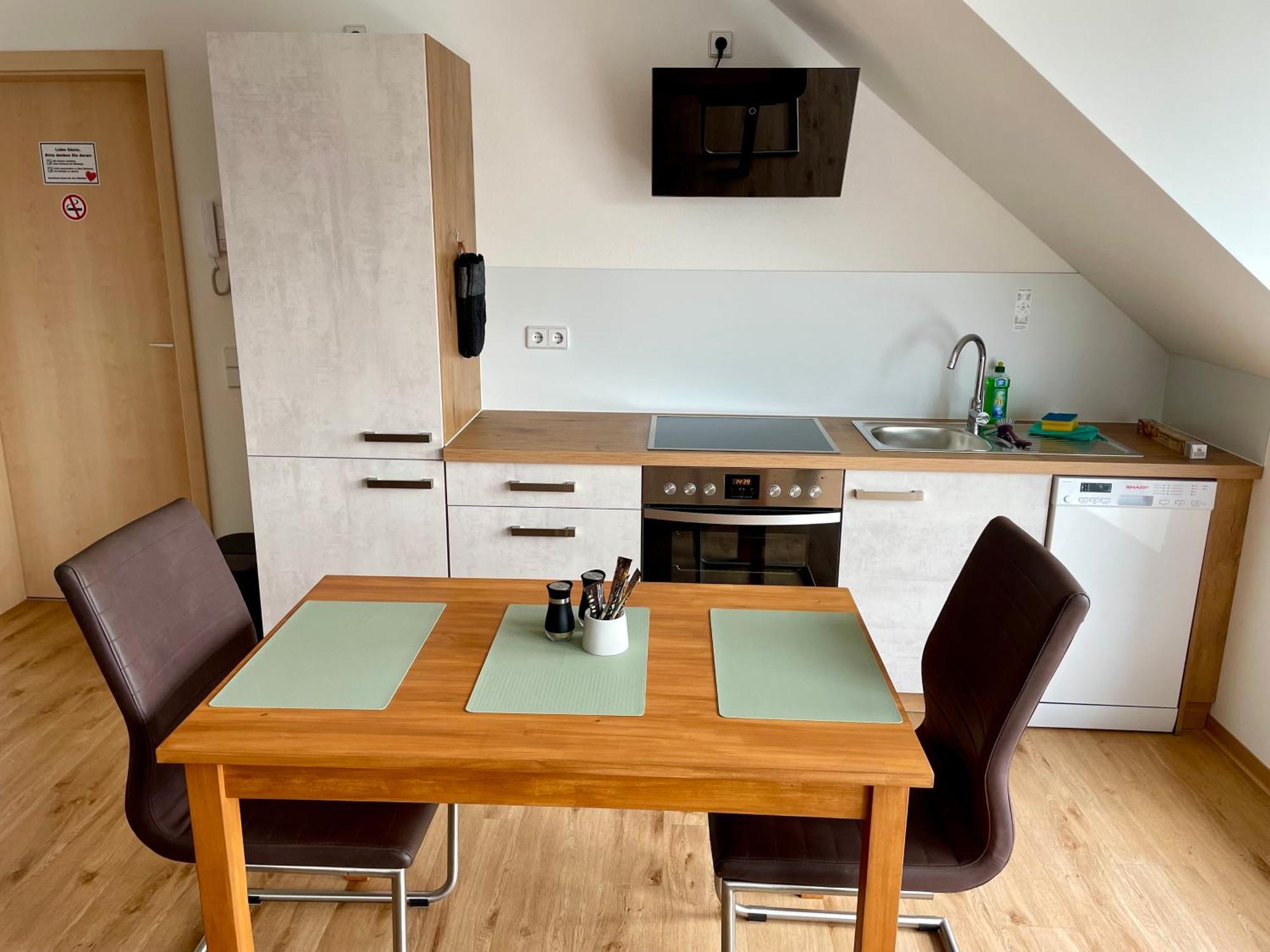 Stadtoase Geraeumige Gaestewohnungen Mit Balkon, Komfort, Modernitaet Und Ruhe, Fuer Monteure Geeignet, Free Wifi Frankenberg Buitenkant foto